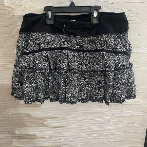 Lululemon Run: Pace Setter Skirt *4-way Stretch - Picture 3 of 6